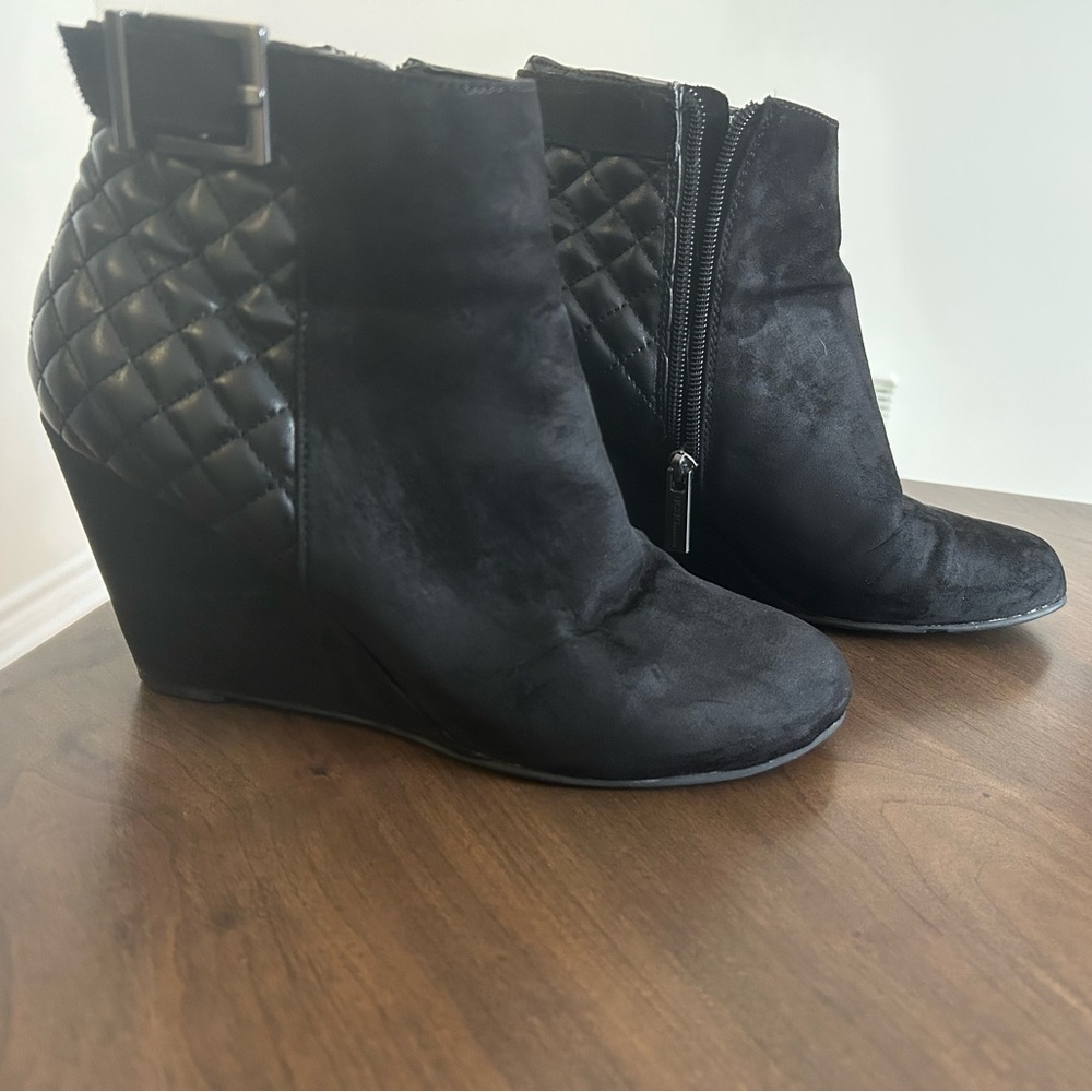 BCBG generation booties